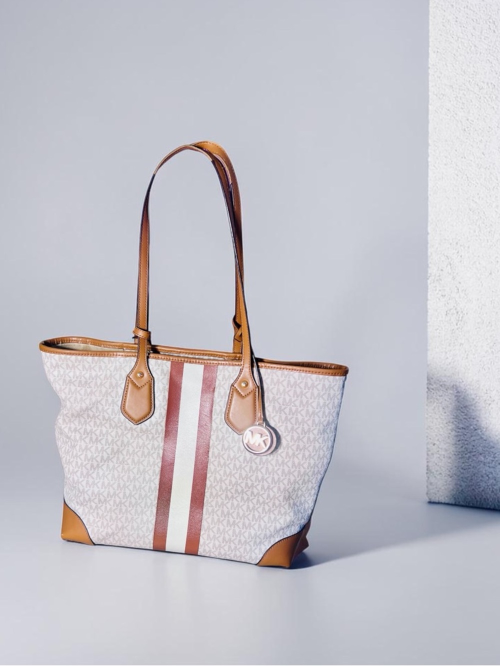 MICHAEL MICHAEL KORS
Eva Large Logo Stripe Tote Bag
